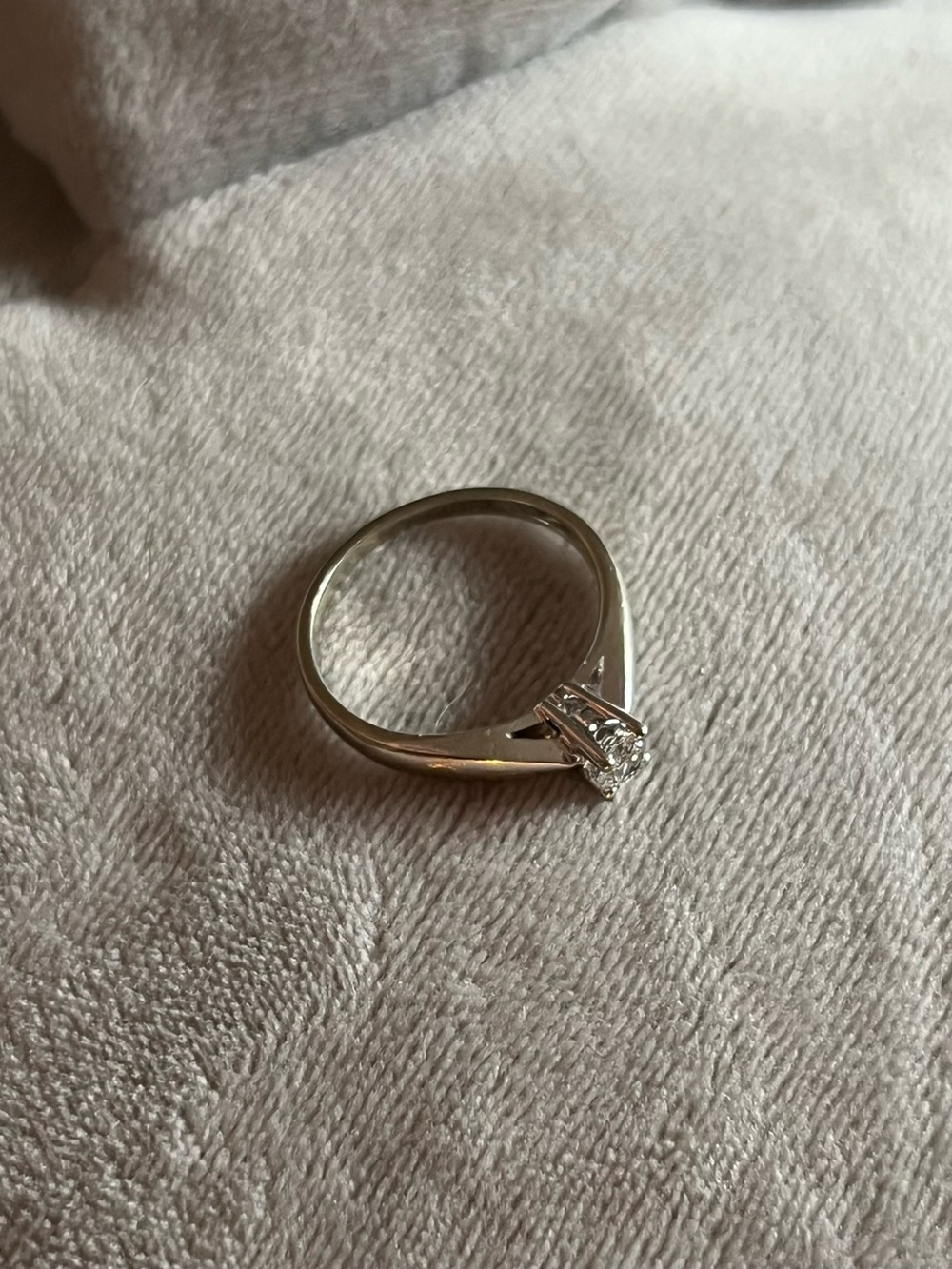 14k white gold natural diamond ring
